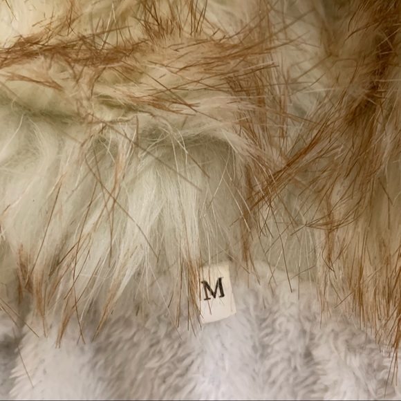 Women’s warm fur hooded jacket. - Picture 5 of 5